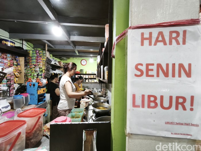 Seblak Teh Ida di Kampung Braga.