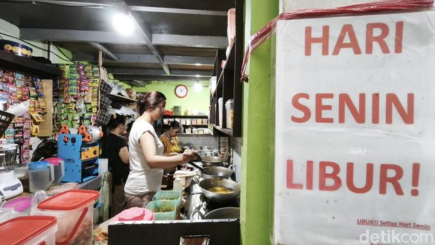 Seblak Teh Ida di Kampung Braga.