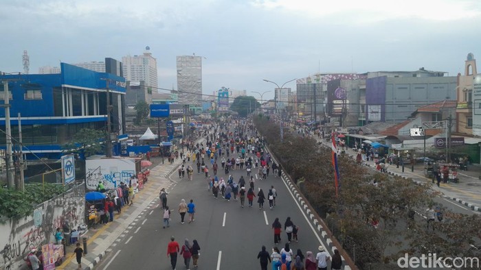 The lively atmosphere of Depok residents participating in CFD Margonda.