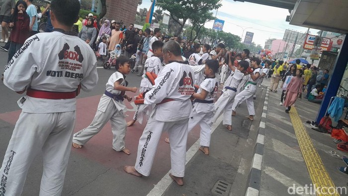 Suasana keseruan warga Depok ikut CFD Margonda.