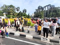 Hiruk Pikuk Warga Depok Ikut CFD Margonda, Ada Aksi Bela Diri-Robot Transformers