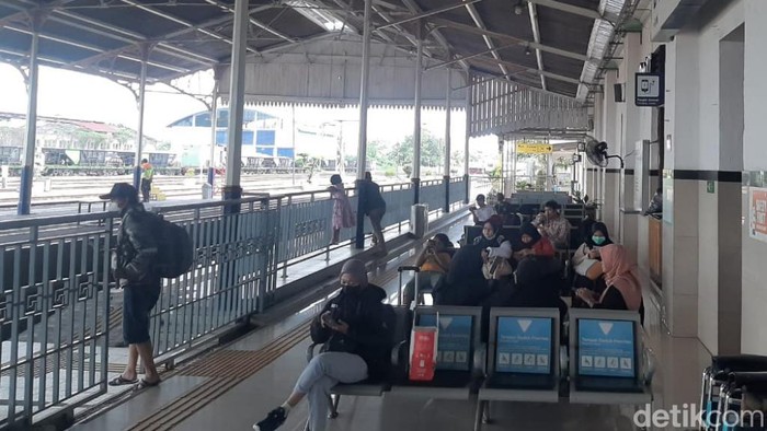 Suasana Stasiun Bangil Pasuruan
