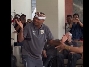 Video: Momen Kluivert Nari Bali, Disambut Riuh Pemain Timnas
