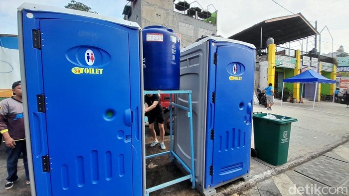 Toilet portable yang disediakan oleh pemkot Depok di CFD Margonda.