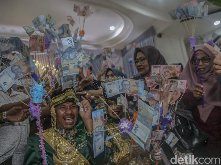 Unik! Tradisi Saro-Saro Suku Makian Sambut Pengantin Baru
