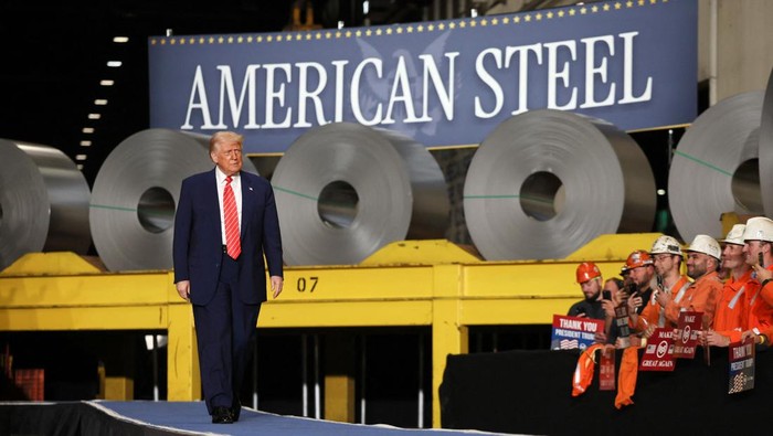 U.S. President Donald Trump looks on during a visit at U.S. Steel Corporation–Irvin Works in West Mifflin, Pennsylvania, U.S., May 30, 2025. REUTERS/Leah Millis