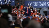 Trump mengatakan ia awalnya mempertimbangkan tarif sebesar 40%, tetapi para eksekutif industri mengatakan kepadanya bahwa mereka menginginkan tarif sebesar 50%. Foto: REUTERS/Leah Millis