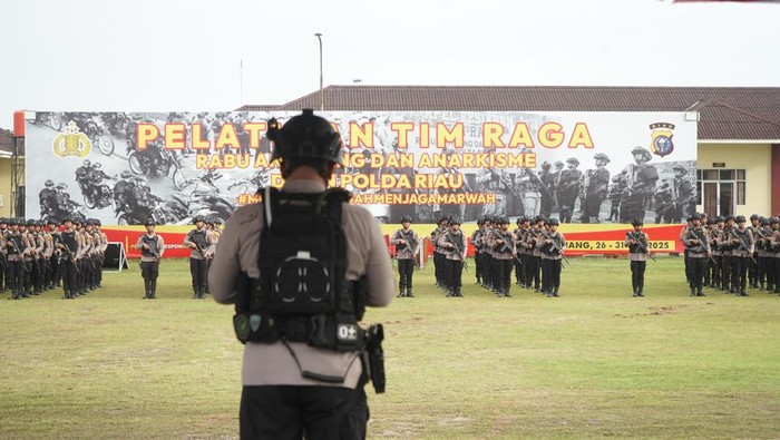 Wakapolda Riau Brigjen Jossy Kusumo menutup pelatihan gelombang II Tim Raga, Sabtu (31/5/2025).