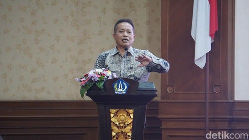 Wakil Menteri Koperasi Ferry Juliantono di Puspem Badung, Bali, Minggu (1/6/2025).