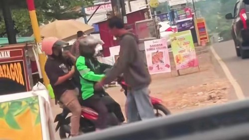 Wali Kota Palembang Ratu Dewa menyamar jadi ojol untuk mengecek parkir liar di minimarket