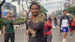 Momen Unik Warga di CFD Depok: dari Bawa Bebek sampai Monyet