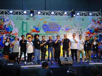 Penasaran Lihat Mobil Modif-Die Cast, Ribuan Orang Serbu IMX Surabaya 2025!