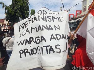 Petani Pundenrejo Geruduk Mapolresta Pati, Desak Massa Bertopeng Ditangkap