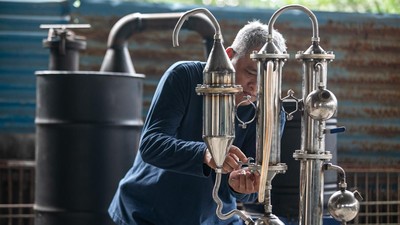 Alat Pirolisi Buatan Warga, Ubah Sampah Plastik Jadi BBM Alternatif