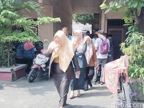Sidak DPRD Bojonegoro di SD Sukowati Disambut Bau Busuk Pabrik Tembakau