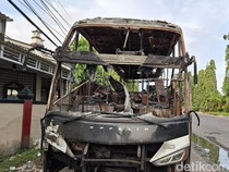 Polisi Kumpulkan 2 Karung Rokok Ilegal dari Bangkai Bus Pahala Kencana