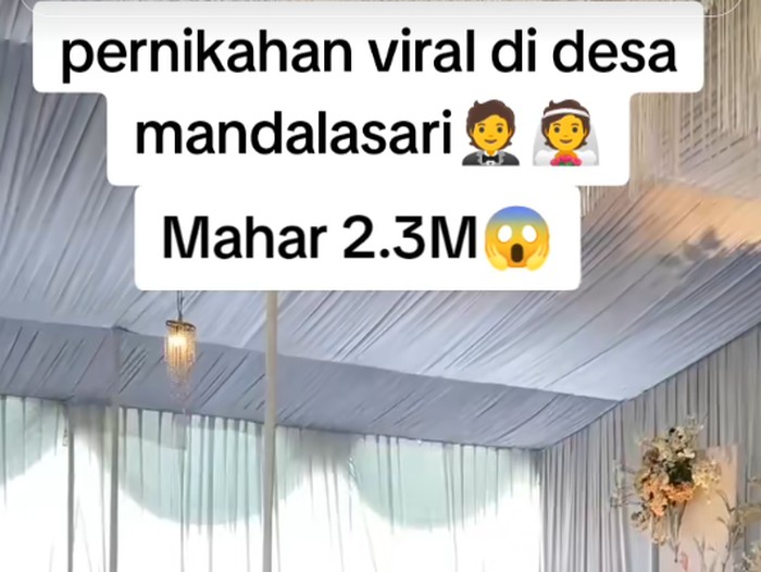 Beredar video suasana akad nikah, pengantin pria memberikan mahar senilai Rp 2,3 Miliar di Desa Mandalasari, Tasikmalaya, Jawa Barat. Beredar video suasana akad nikah, pengantin pria memberikan mahar senilai Rp 2,3 Miliar di Desa Mandalasari, Tasikmalaya, Jawa Barat.