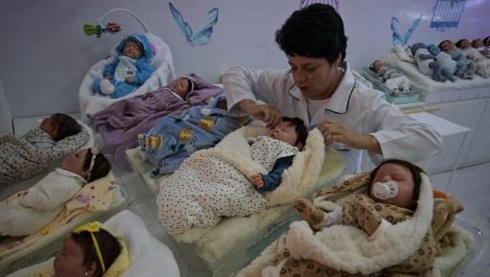 View of the head of a reborn baby doll at the store Alana Babys Maternity in Campinas, Sao Paulo state, Brazil on May 16, 2025. The super realistic dolls, called Reborn Babies, feature details such as nails, eyelashes, veins, folds and spots on the body, which make them look like real babies. (Photo by Nelson ALMEIDA / AFP)