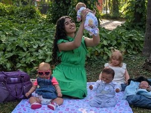 Cerita Wanita Brasil Mengasuh Boneka Replika Bayi, Gemas atau Seram?