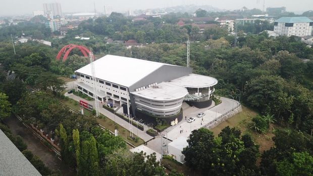 Universitas Diponegoro bersama Djarum Foundation, Polytron, dan iForte membuat fasilitas untuk menunjang olahraga bulutangkis. Polytron Stadium diresmikan di Tembalang, Semarang, Jawa Tengah, Senin (2/6).