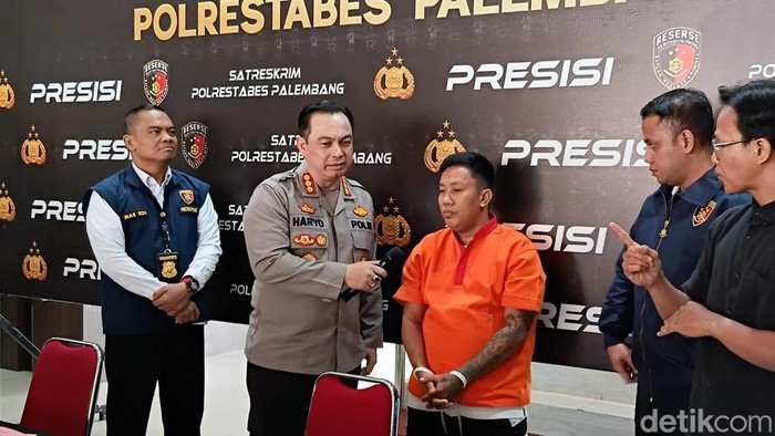 Dalang pembacokan pengantin pria di Palembang, Reno Apriyanto alias Kecot (36) ditetapkan sebagai tersangka.