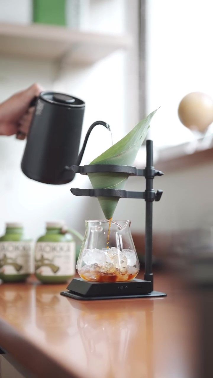 Uniknya Kopi yang Diseduh Pakai Dripper Daun Bambu