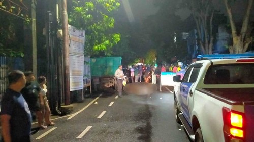 Dua remaja tewas setelah menabrak truk sampah di Jalan Diponegoro, tepatnya di sebelah utara Ramayana Mall, Denpasar, Bali. pada Senin (2/6/2025) dini hari. (Foto: Dok. Istimewa)
