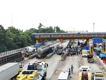 Tiga Gardu Gerbang Tol Ciawi 2 Rusak Parah, Ditabrak Truk!