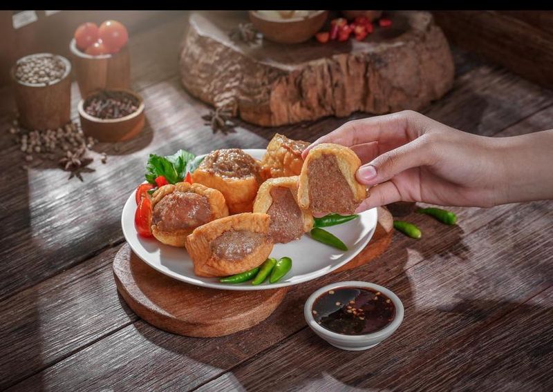 Gurih Mantap! 10 Tahu Bakso Enak Ada di Sini