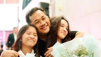 Diketahui, Kana Sybilla Bramantyo lulus SMP dan Kala Madali Bramantyo lulus SD tahun ini. Foto: instagram Hanung Bramantyo