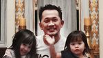 Zaskia Adya Mecca dan Hanung Bramantyo Pontang-panting Hadiri Kelulusan Anak