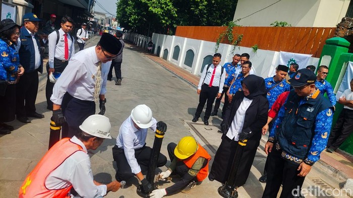 Jalan di Kawasan Alun-alun Cimahi Dipasang Pembatas