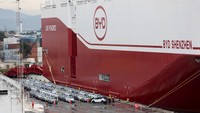 Operasi logistik tersebut berlangsung sehari setelah jaksa penuntut ketenagakerjaan Brasil mengajukan gugatan terhadap BYD, yang menyatakan perusahaan itu bertanggung jawab atas perdagangan manusia dan kondisi seperti perbudakan bagi para pekerja yang membangun pabrik di pasar terbesarnya di luar Tiongkok. Foto: REUTERS/Anderson Cohelo
