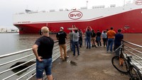 Kapal tersebut mengangkut 7.292 kendaraan listrik, pergerakan kendaraan terbesar dalam sejarah Brasil, kata Pelabuhan Itajai dalam sebuah pernyataan. Foto: REUTERS/Anderson Cohelo