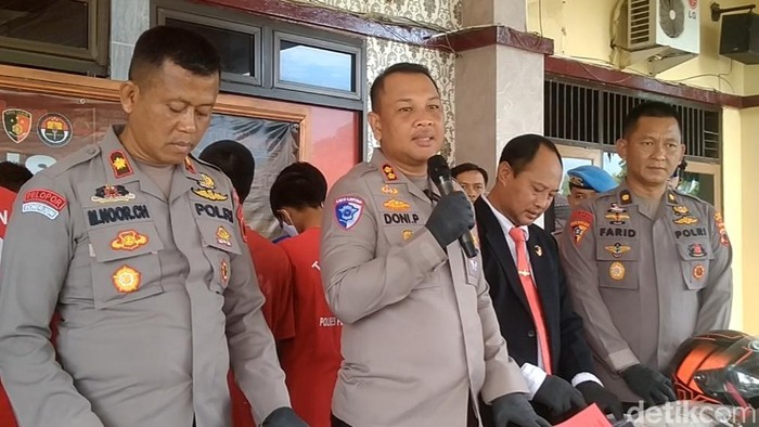 Kapolres Pekalongan, AKBP Doni Prakoso, saat memberikan keterangan pada awak media di Mapolres Pekalongan, Senin (2/6/2025).