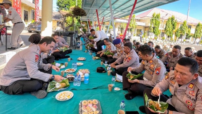 Kapolres Situbondo AKBP Rezi Dharmawan sarapan bareng bersama anggotanya