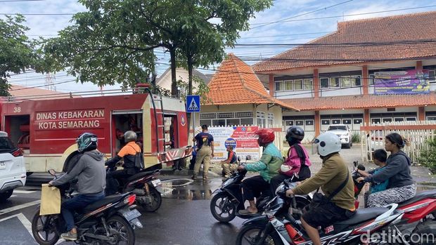 Lokasi kejadian kecelakaan yang libatkan mobil brio hitam di Jalan Kyai Saleh, Kelurahan Randusari, Kecamatan Semarang Selatan, Senin (2/6/2025).