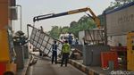 Potret Kekacauan di GT Ciawi 2 Gara-gara Ditubruk Truk