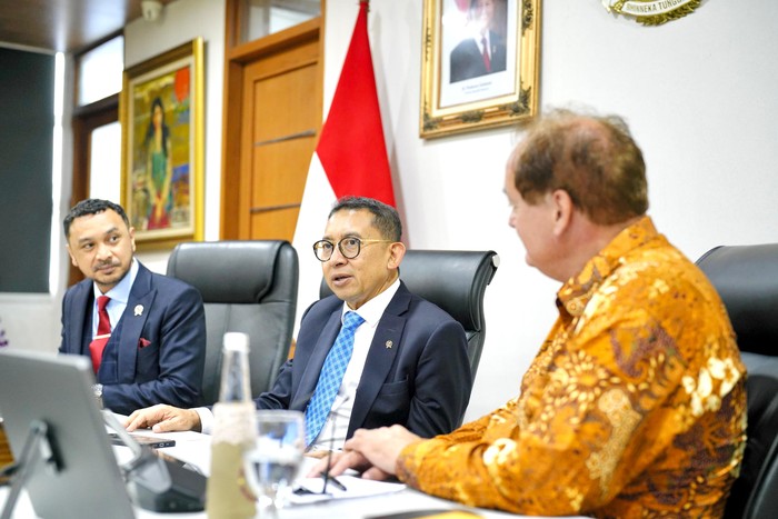 Kemenbud Perkuat Kerja Sama Beasiswa-Professorship dengan KITLV Jakarta