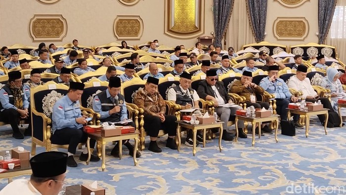 Kementerian Agama mengikuti rapat kerja dan rapat dengar pendapat (RDP) dengan Tim Pengawas DPR di Makkah. (Haris/detikcom)