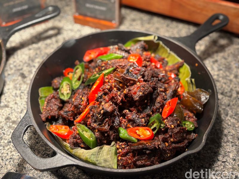Spesial! Ikan Pangek hingga Ayam Masak Bom yang Jadi Menu Nostalgia 2 Chef