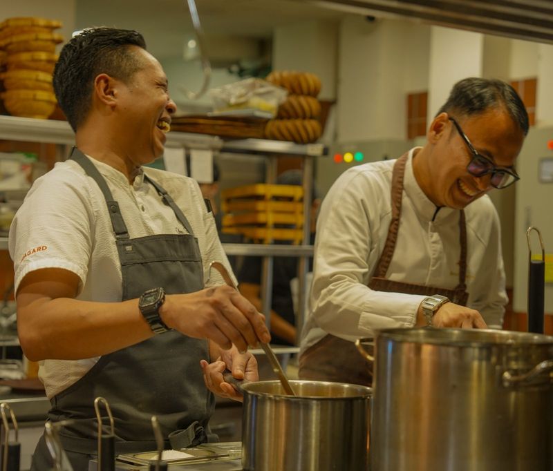 Spesial! Ikan Pangek hingga Ayam Masak Bom yang Jadi Menu Nostalgia 2 Chef