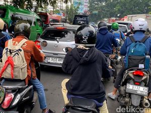 Potret Bunderan Cibiru yang Sibuk Setiap Pagi