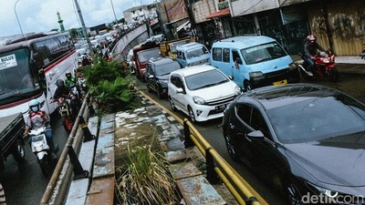 Long Weekend Berakhir, Jalanan Macet Lagi
