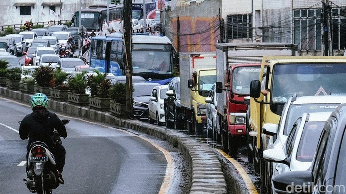 Long Weekend Berakhir, Jalanan Macet Lagi