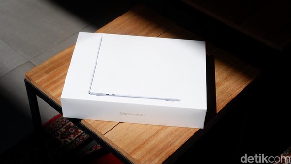 Unboxing MacBook Air M4 Sky Blue: Cantik di Luar, Gahar di Dalam