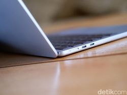 Unboxing MacBook Air M4 Sky Blue: Cantik di Luar, Gahar di Dalam