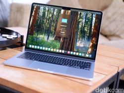 Unboxing MacBook Air M4 Sky Blue: Cantik di Luar, Gahar di Dalam