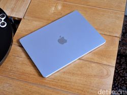 Unboxing MacBook Air M4 Sky Blue: Cantik di Luar, Gahar di Dalam