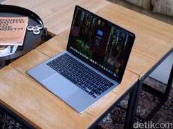 Unboxing MacBook Air M4 Sky Blue: Cantik di Luar, Gahar di Dalam